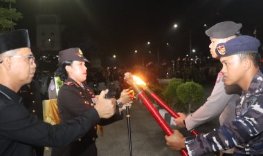 Kapolres Karimun Pimpin Taptu dan Pawai Obor HUT RI Ke-81
