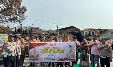 Polsek Batu Ampar Salurkan 50 Paket Sembako untuk Korban Kebakaran Pantai Stress