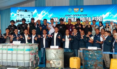 Bea Cukai dan BNN RI Gagalkan Penyelundupan 2,6 Ton Sabu Cair dari MV Ocean Porter di Perairan Kepri