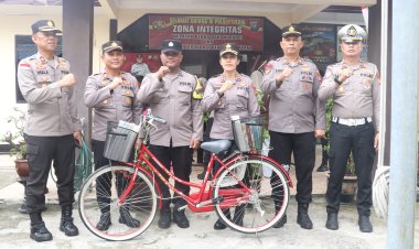 Kapolres Karimun Serahkan Sepeda Kargo Baca, Dorong Literasi Lebih Dekat ke Masyarakat