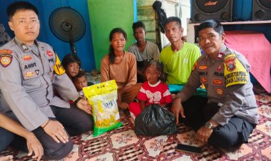 Polsek Daik Lingga Datangi Bocah Korban Luka Bakar di Pulau Lipan, Serahkan Bantuan untuk Keluarga
