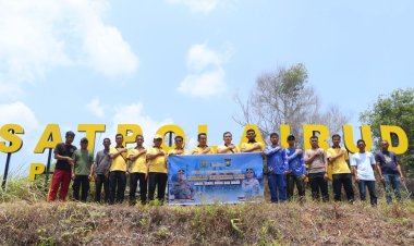 Satpolairud Polres Lingga Gandeng Warga Desa Jagoh Bersihkan Lingkungan Mako