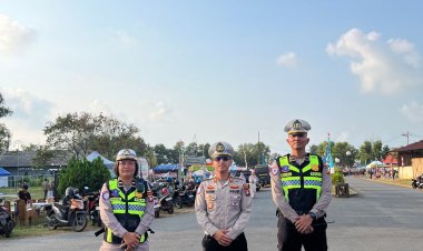 Polres Lingga Kawal Lomba Gerak Jalan HUT RI ke-81, Ratusan Peserta Meriahkan Dabo Singkep