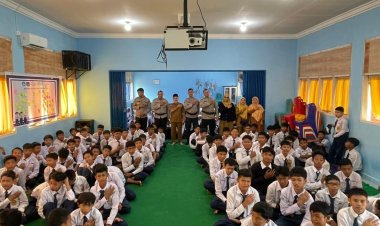 Police Go To School Polres Lingga Edukasi Pelajar SMPN 001 Singkep Cegah Bullying dan Kenakalan Remaja