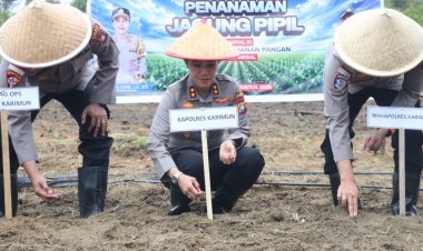 Polres Karimun dan BUMDes Pangke Barat Tanam Jagung di Lahan 2 Hektare