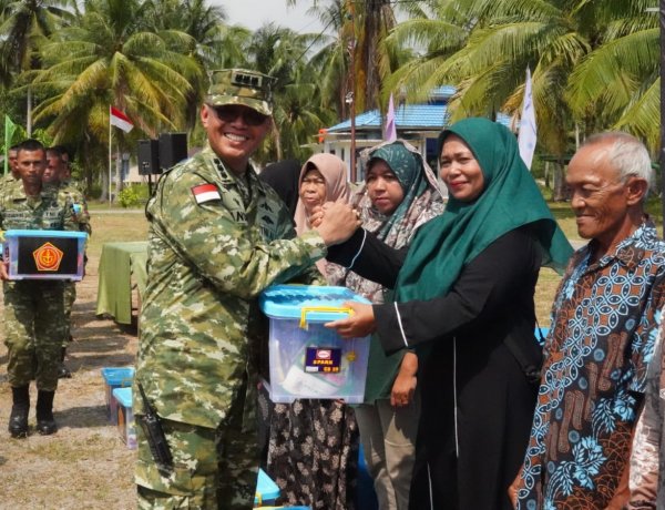 TNI Hadir di Tengah Masyarakat Lingga, Gelar Bakti Sosial dan Layanan Kesehatan Gratis di Dabo Singkep