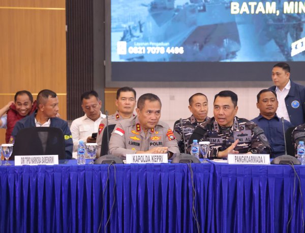 Kapolda Kepri Ikuti Konferensi Pers Pengungkapan 1,3 Ton Ketamine dari Kapal Asing di Perairan Batam