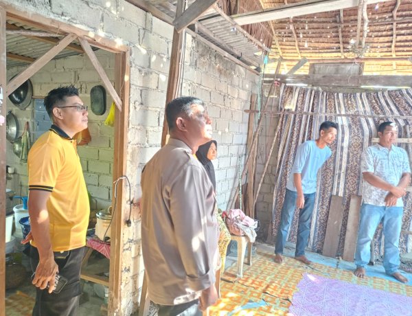 Polsek Kuba Bedah Rumah Warga Lansia Jelang HUT RI ke-81