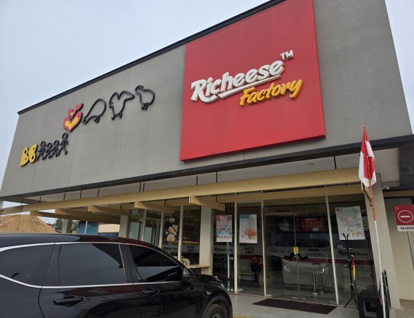 Richeese Factory Golden City Bengkong Hadir di Batam, Tim Batam24 Coba Sensasi Ayam Pedas dan Saus Keju