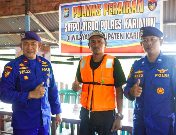 Satpolairud Polres Karimun Bagikan 30 Life Jacket kepada Nelayan, Tekankan Pentingnya Keselamatan Melaut
