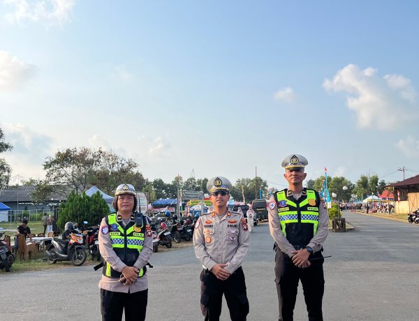 Polres Lingga Kawal Lomba Gerak Jalan HUT RI ke-81, Ratusan Peserta Meriahkan Dabo Singkep