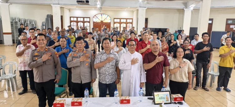 Kapolsek Bengkong Sosialisasikan Ketentuan Izin Keramaian kepada Ketua KBG Paroki Santo Damian untuk Menjaga Ketertiban Masyarakat