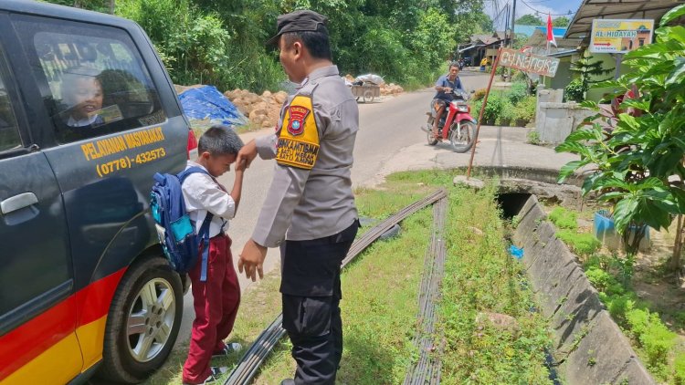 Antar Murid Hingga ke Rumah, Program Si Amru Polsek Batu Ampar Wujud Nyata Polri Hadir untuk Masyarakat
