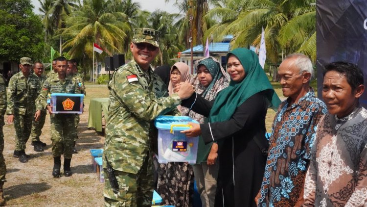 TNI Hadir di Tengah Masyarakat Lingga, Gelar Bakti Sosial dan Layanan Kesehatan Gratis di Dabo Singkep