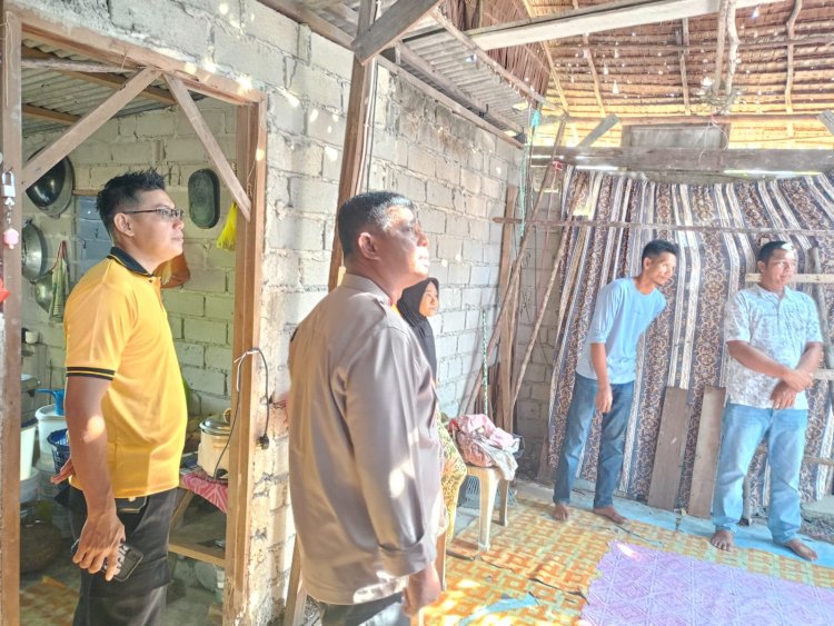 Polsek Kuba Bedah Rumah Warga Lansia Jelang HUT RI ke-81