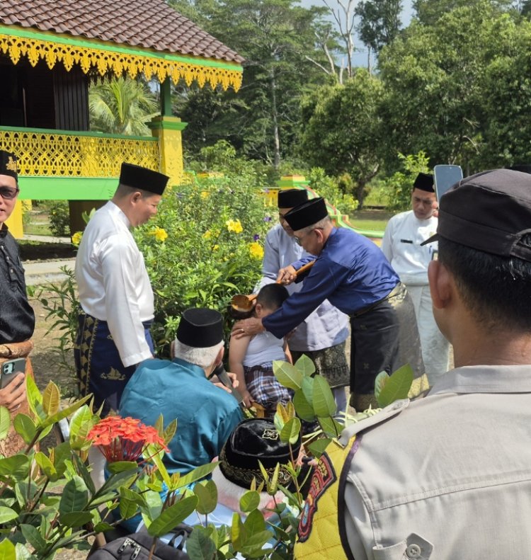 Lestarikan Kearifan Lokal, Polsek Daik Lingga Kawal Tradisi Mandi Safar Tahun 2026