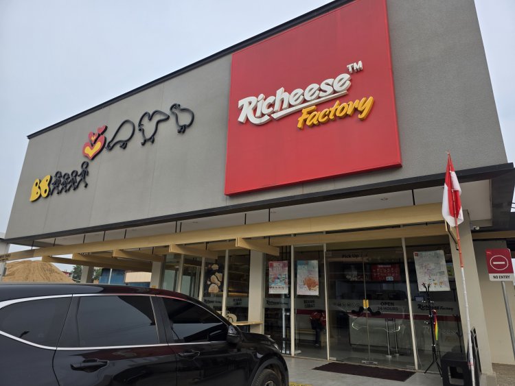 Richeese Factory Golden City Bengkong Hadir di Batam, Tim Batam24 Coba Sensasi Ayam Pedas dan Saus Keju