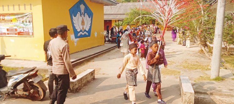 Polsek Daik Lingga Amankan Pawai HUT RI ke-81 di Desa Kudung