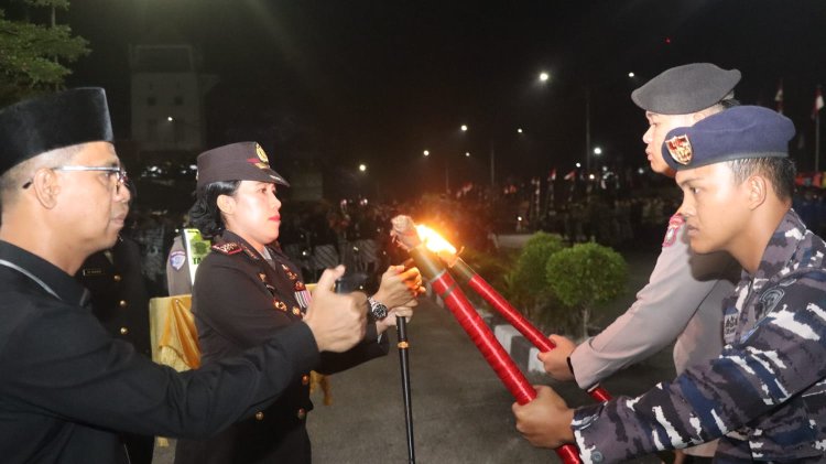 Kapolres Karimun Pimpin Taptu dan Pawai Obor HUT RI Ke-81