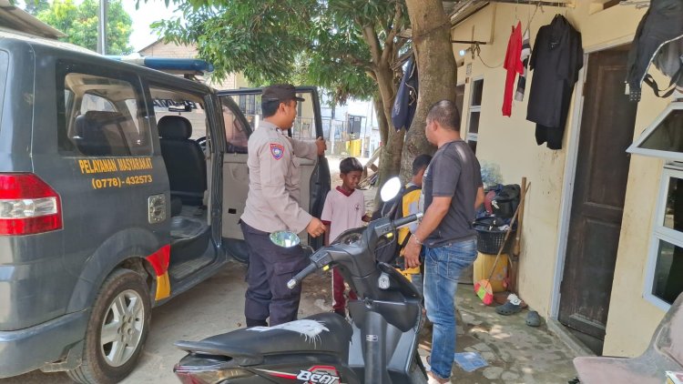 Polsek Batu Ampar Hadirkan Inovasi “Si Amru”, Kawal Murid SDN 002 Tanjung Sengkuang hingga Depan Rumah