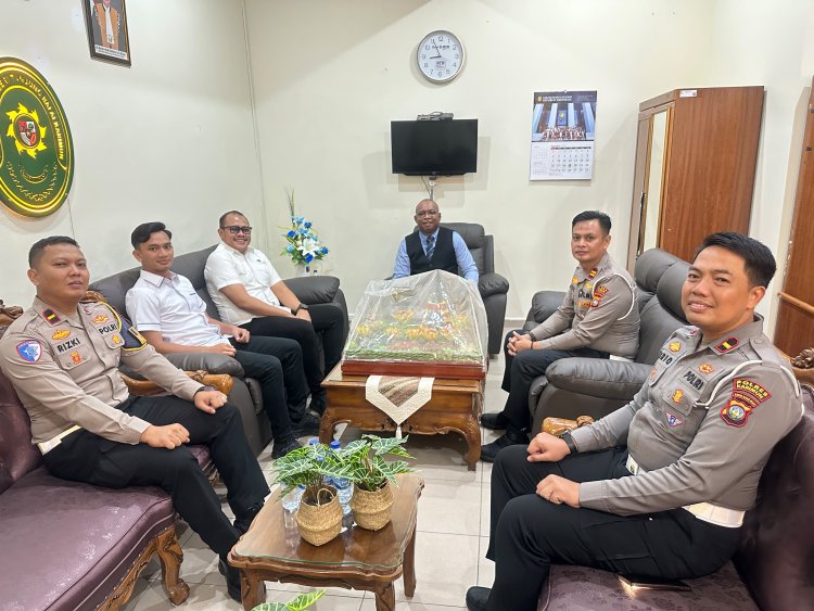 Polres Karimun Beri Kejutan HUT ke-81 Mahkamah Agung RI di Pengadilan Negeri Karimun