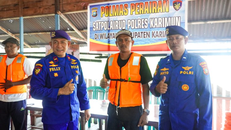Satpolairud Polres Karimun Bagikan 30 Life Jacket kepada Nelayan, Tekankan Pentingnya Keselamatan Melaut