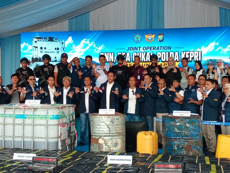 Bea Cukai dan BNN RI Gagalkan Penyelundupan 2,6 Ton Sabu Cair dari MV Ocean Porter di Perairan Kepri