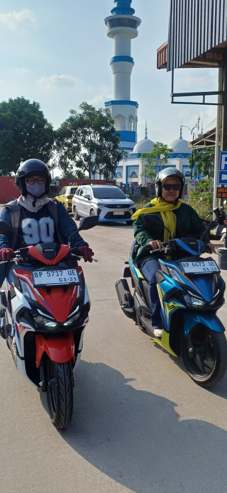 “Dua Motor, Dua Warna, Satu Perjalanan: Cerita Weekend di Jalanan Batam”