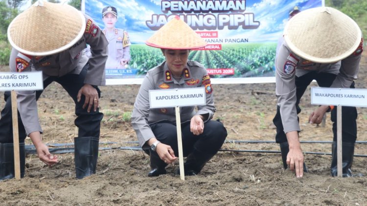 Polres Karimun dan BUMDes Pangke Barat Tanam Jagung di Lahan 2 Hektare