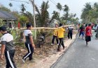 Sinergi TNI-Polri dan Warga, Polsek Dabo Singkep Bangun Pengaman Pantai Cegah Abrasi