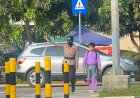 Polwan Engku Putri Kawal Pelajar SDN 001 Sungai Panas, Pastikan Penyeberangan Aman