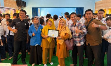 Sosialisasi Bijak Bermedia Sosial Kepada Siswa Dan Siswi SMPN 01 Singkep Oleh SATRESKRIM POLRES LINGGA