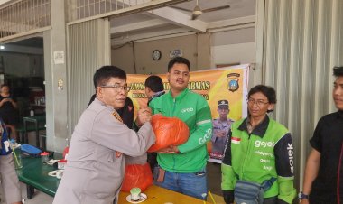 Wujud Kepedulian Polri, Polsek Bengkong Salurkan 40 Paket Sembako Kapolresta Barelang kepada Komunitas Driver Online