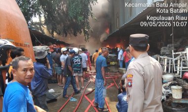 Gudang Besi Tua di Sungai Jodoh Batam Terbakar, Polisi Ungkap Dugaan Api Berasal dari Pembakaran Sampah