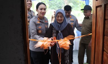 Polres Karimun Serahkan Rumah Hasil Bedah untuk Janda Lansia di Kundur Utara
