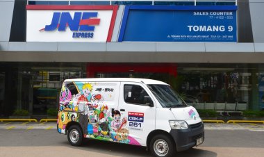 HUT ke-36, JNE Sulap Armada Pengiriman Jadi Galeri Seni Berjalan Bersama Muklay