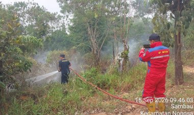 Polsek Nongsa Gerak Cepat Tangani Kebakaran Semak Belukar di Jalan Sambau