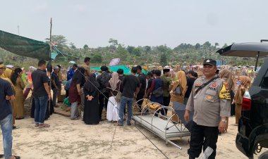 Kapolsek Sekupang Hadiri Pemakaman Ibunda Wartawan Batam Pos di TPU Sei Temiang