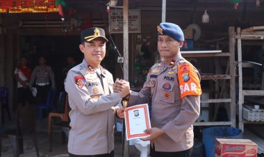 Kapolres Lingga Turun Langsung ke Lokasi Karhutla Kudung, Beri Bantuan untuk Personel Pemadam