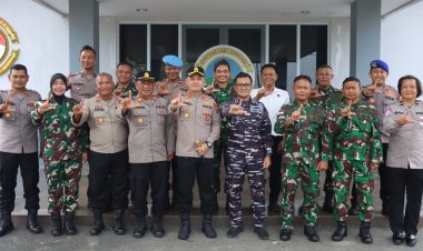 Kapolres Lingga Sambangi Lanal Dabo Singkep, Perkuat Sinergi TNI-Polri