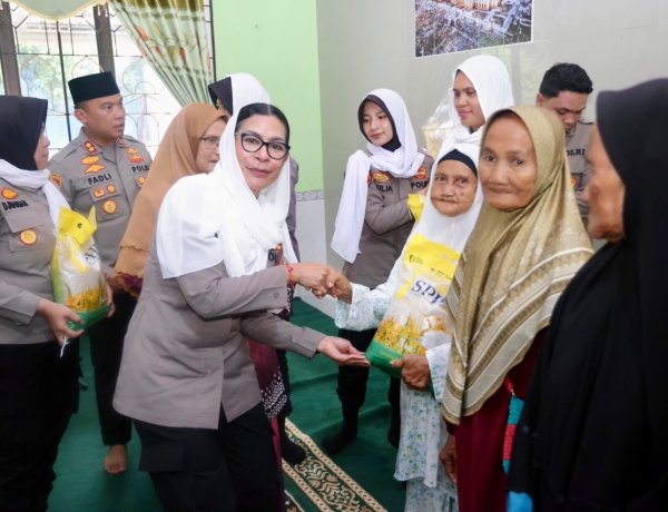 Polwan Polda Kepri Gelar Doa Bersama dan Bakti Sosial Bersama Warga Rempang