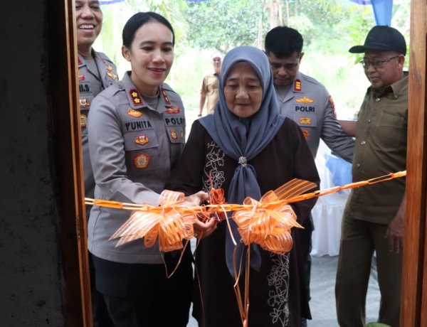 Polres Karimun Serahkan Rumah Hasil Bedah untuk Janda Lansia di Kundur Utara