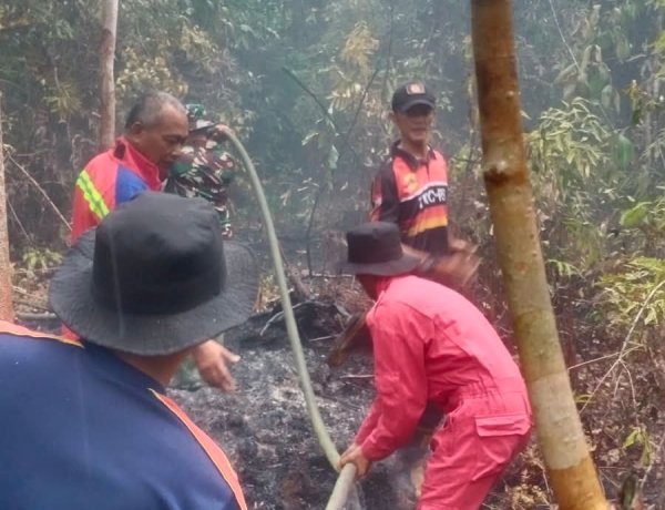 Tim Gabungan Padamkan Kebakaran Lahan di Desa Mepar, Setengah Hektare Area Terbakar