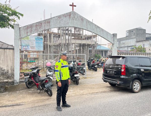 Satlantas Polres Lingga Laksanakan Patroli Gereja, Pastikan Keamanan Dan Kelancaran Lalu Lintas