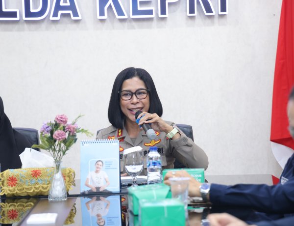 Mahasiswa Pariwisata Batam Belajar Kehumasan Langsung di Polda Kepri