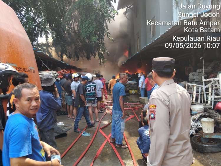 Gudang Besi Tua di Sungai Jodoh Batam Terbakar, Polisi Ungkap Dugaan Api Berasal dari Pembakaran Sampah