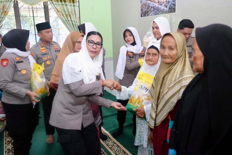 Polwan Polda Kepri Gelar Doa Bersama dan Bakti Sosial Bersama Warga Rempang