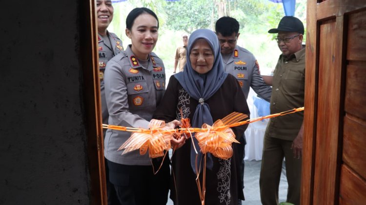 Polres Karimun Serahkan Rumah Hasil Bedah untuk Janda Lansia di Kundur Utara