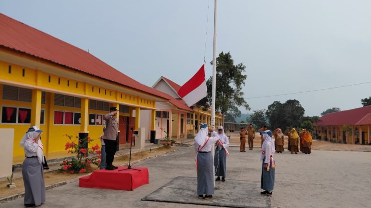 Police Go To School, Bhabinkamtibmas Dabo Singkep Ajak Pelajar Jauhi Bullying dan Kenakalan Remaja