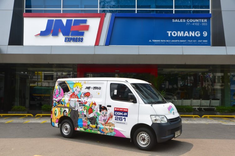HUT ke-36, JNE Sulap Armada Pengiriman Jadi Galeri Seni Berjalan Bersama Muklay